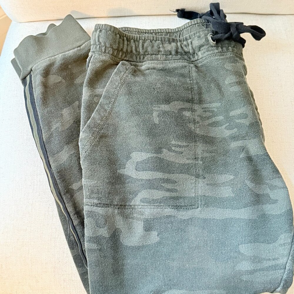 Sanctuary Camo Joggers with Side Stripe XL